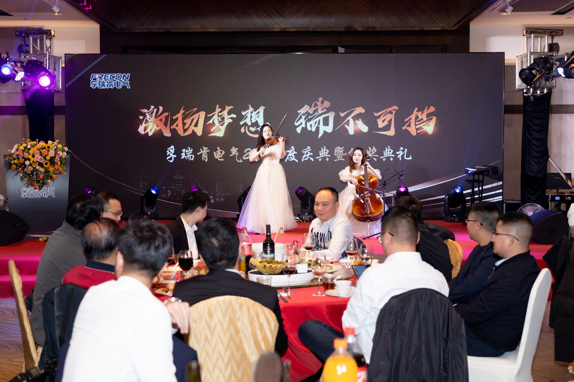 1675822233182003.jpg 小提琴大提琴表演 (8).jpg